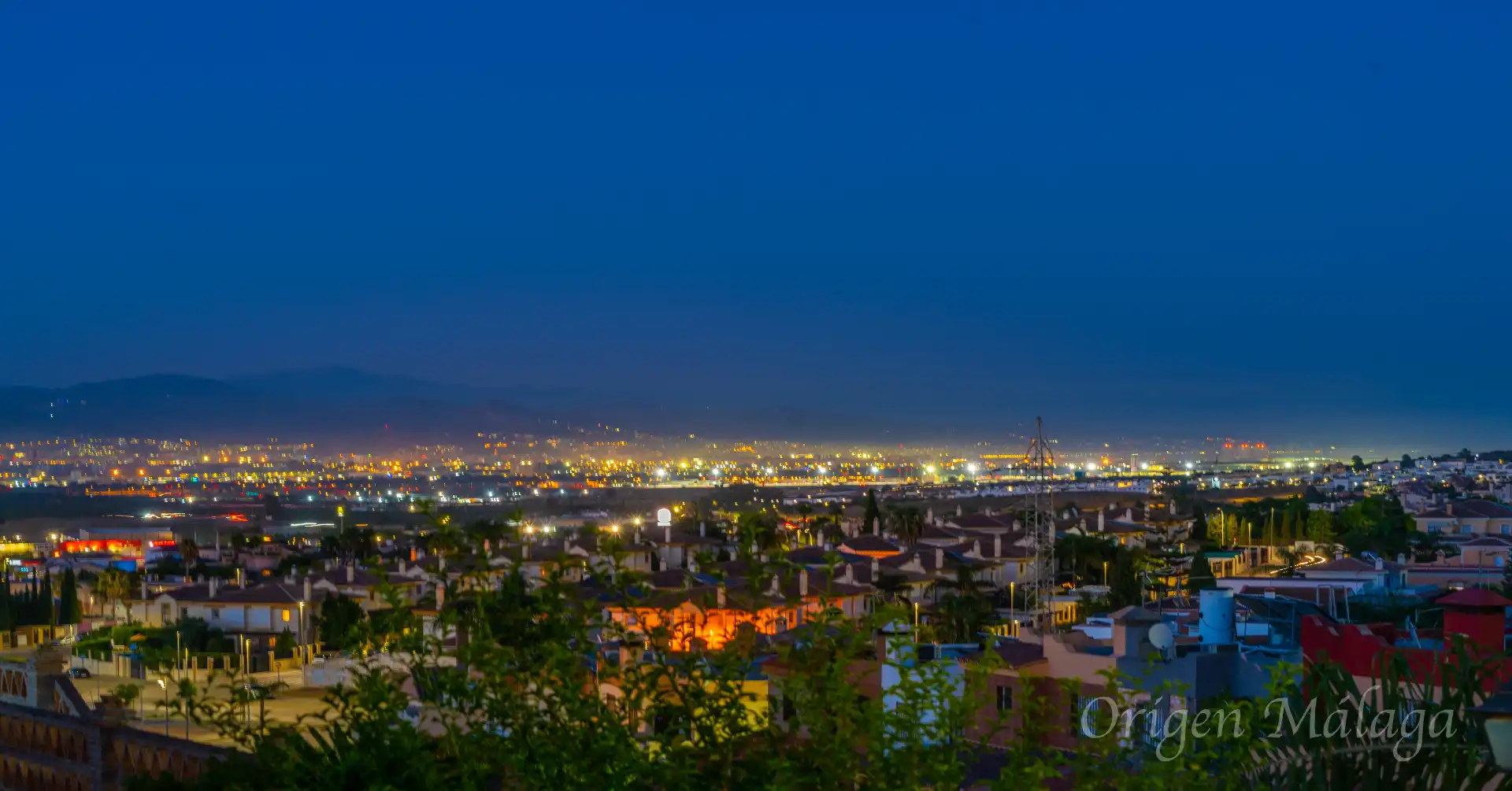 Vista exterior de Casa o chalet en venta en Alhaurín de la Torre con Aire acondicionado, Calefacción y Jardín privado