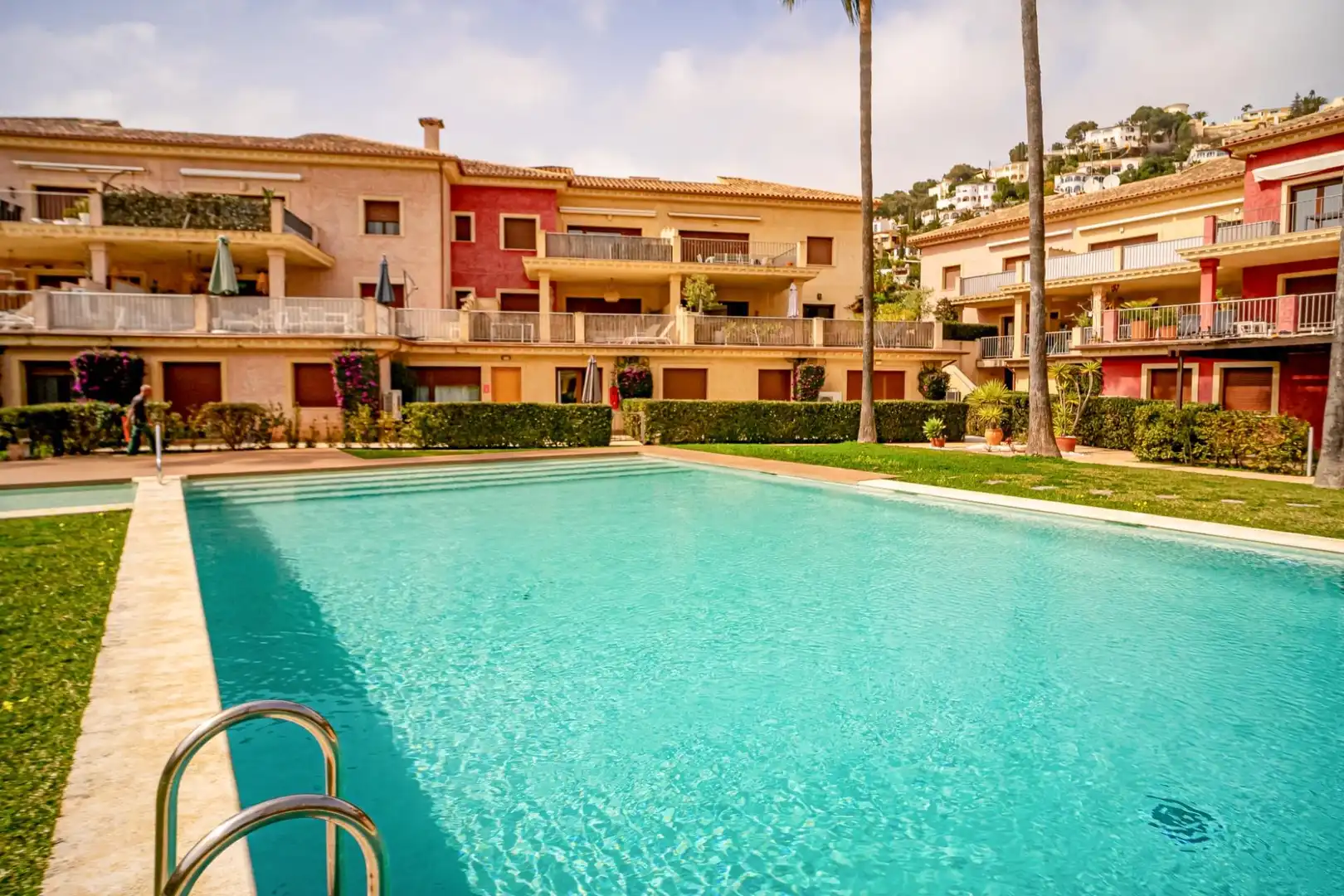 Piscina de Dúplex en venta en Benissa con Aire acondicionado, Calefacción y Jardín privado
