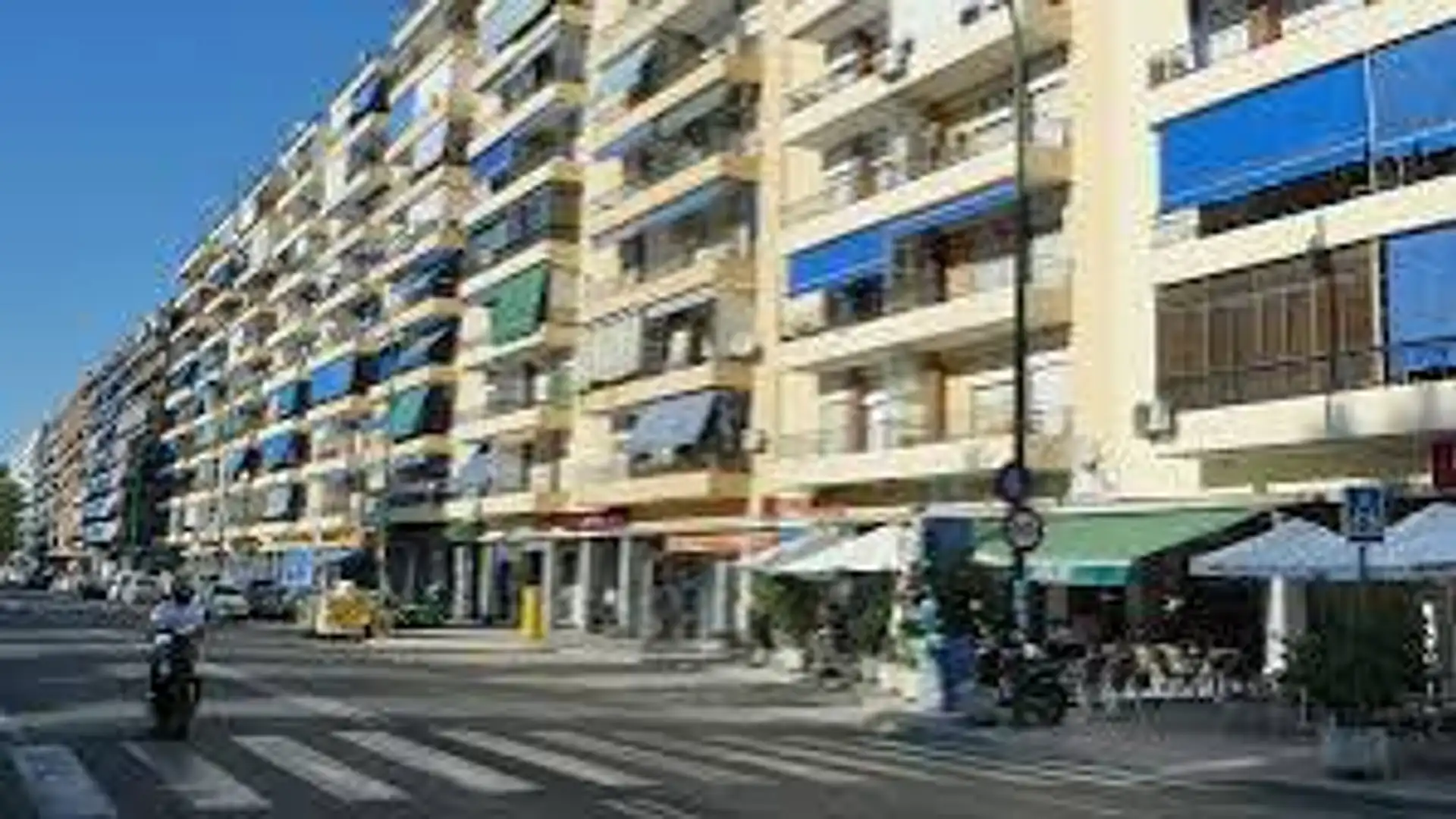 Vista exterior de Local en traspaso en  Sevilla Capital con Aire acondicionado, Calefacción y Terraza