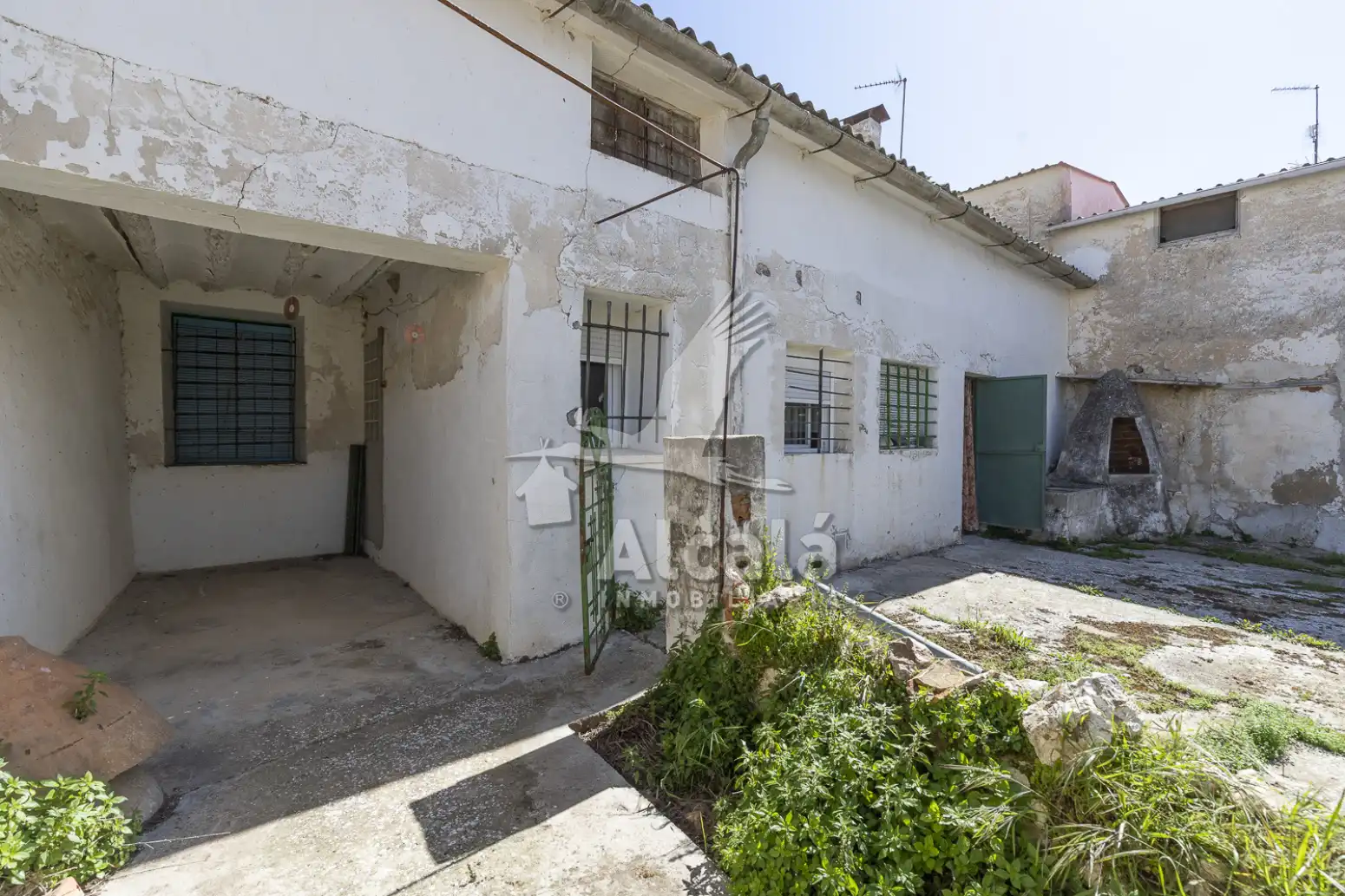 Vista exterior de Casa o xalet en venda en Driebes amb Calefacció, Traster i Balcó