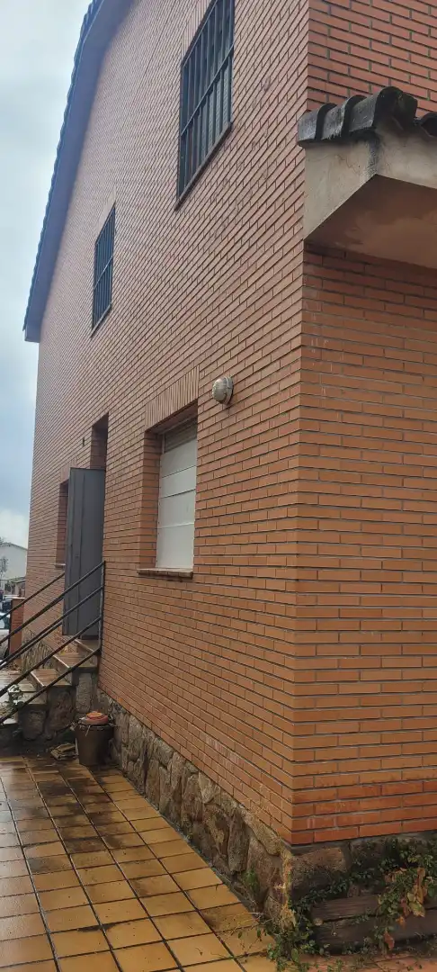 Vista exterior de Casa adosada en venta en Chapinería, Madrid