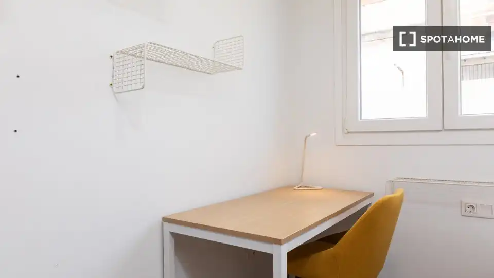 Bedroom of Flat for share in Burjassot  with Air Conditioner, Heating and Furnished