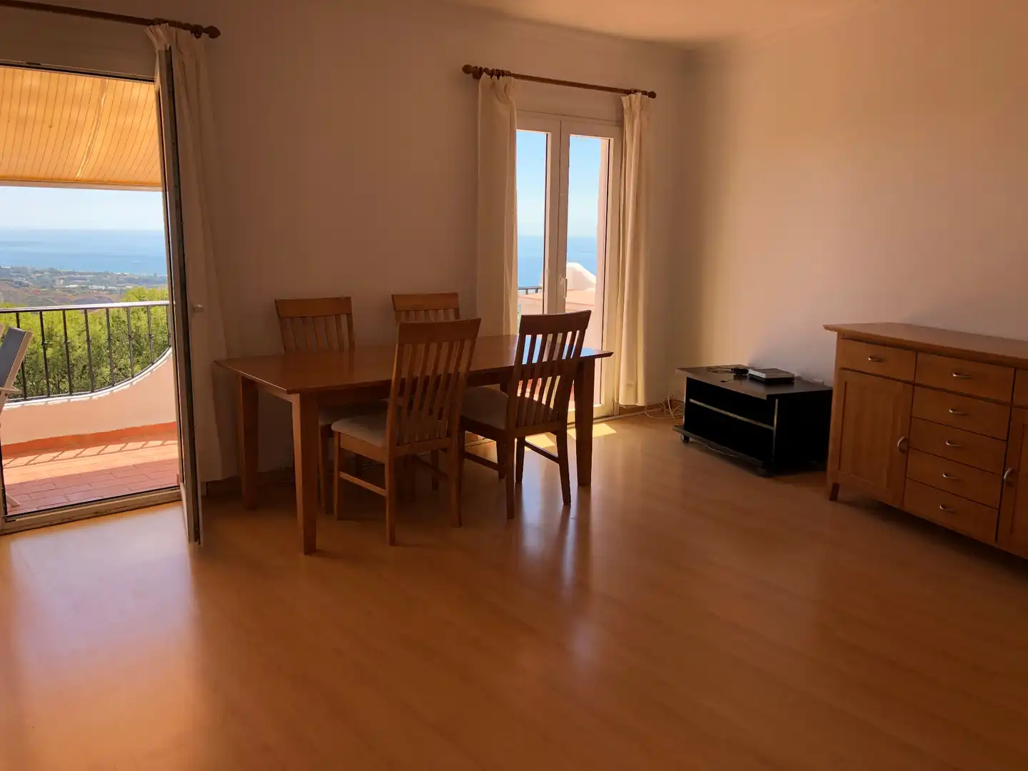 Esszimmer von Dachboden zum Verkauf in Marbella mit Parkett, Terrasse und Ofen