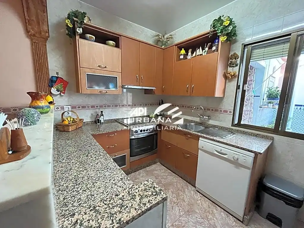 Cuina de Casa o xalet en venda en Lucena amb Aire condicionat, Terrassa i Traster