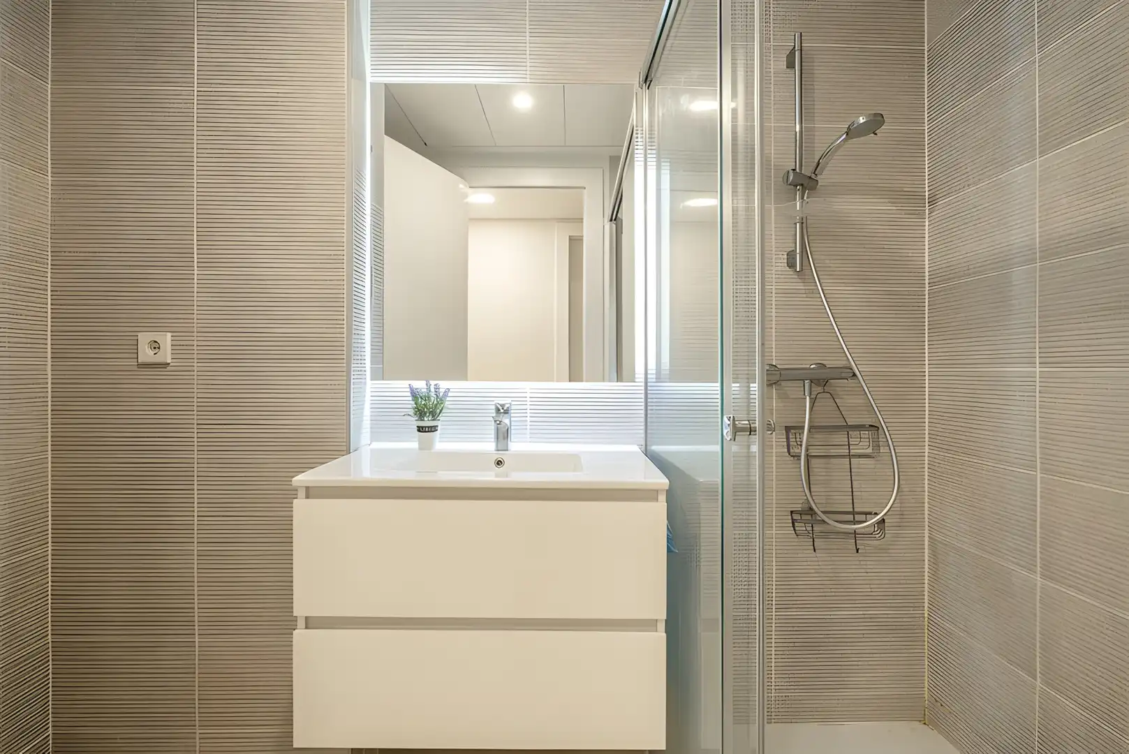 Bany de Apartament en venda en Estepona amb Aire condicionat, Jardí privat i Terrassa