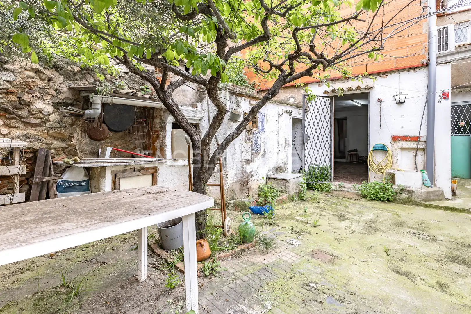 Jardí de Casa adosada en venda en Santa Coloma de Gramenet amb Aire condicionat, Calefacció i Jardí privat