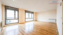 Living room of Attic to rent in  Madrid Capital  with Air Conditioner, Heating and Parquet flooring