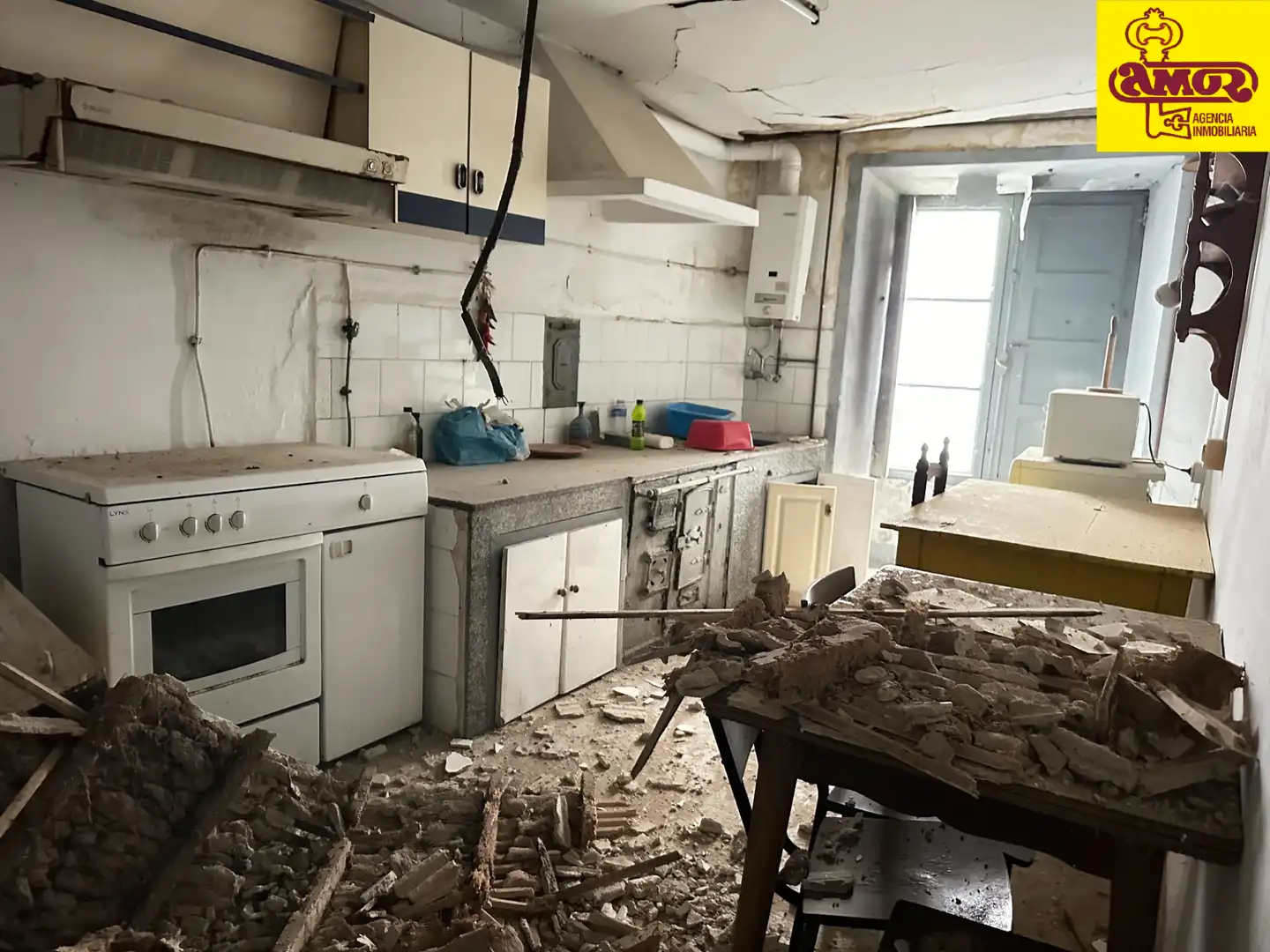 Kitchen of Houses for sale in Santiago de Compostela   with Terrace