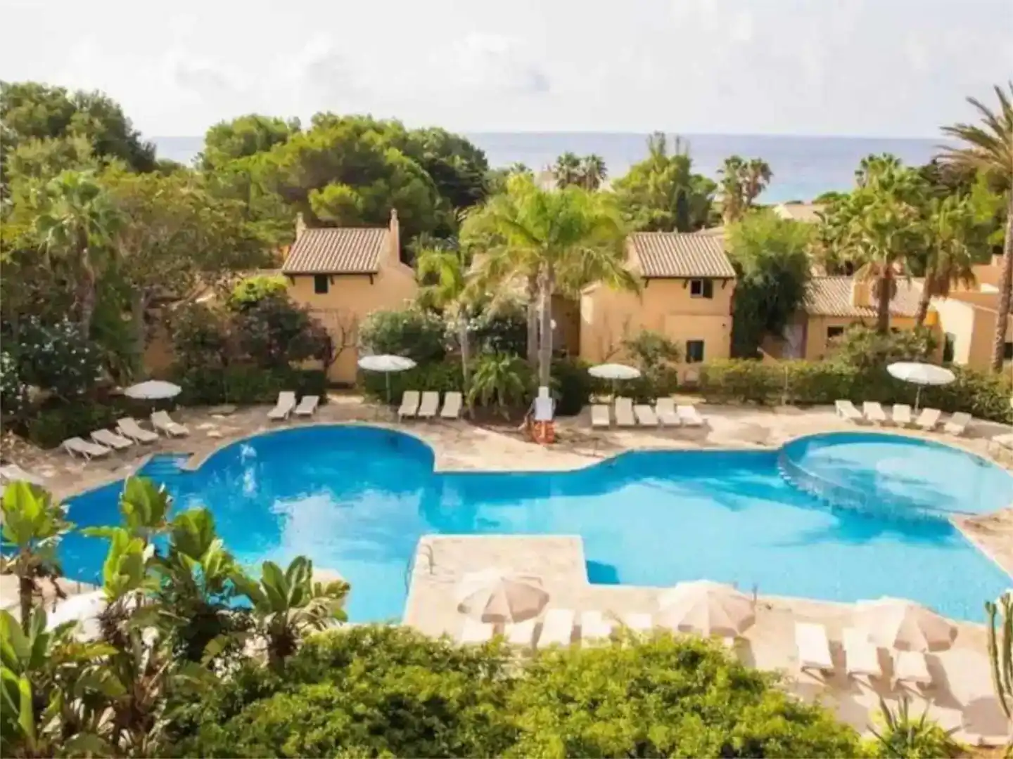 Piscina de Casa adosada de lloguer en Ciutadella de Menorca amb Aire condicionat, Jardí privat i Piscina