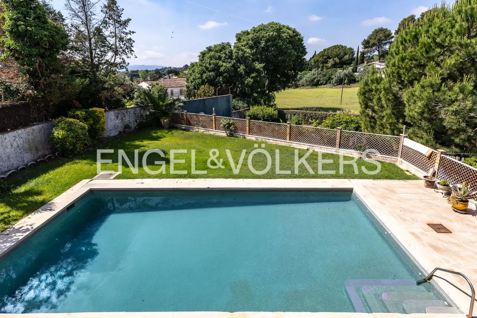 Piscina de Casa o chalet en venta en Canovelles con Aire acondicionado, Calefacción y Jardín privado