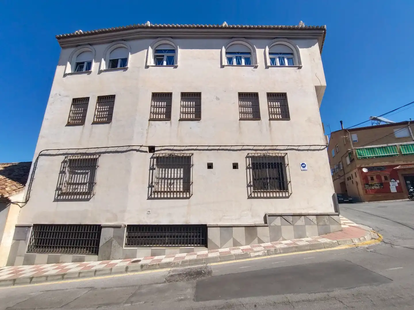 Außenansicht von Gebäude zum Verkauf in La Zubia