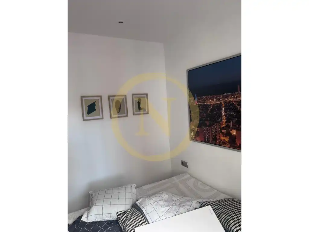 Piso en venta en Carrer de Pujós, Collblanc