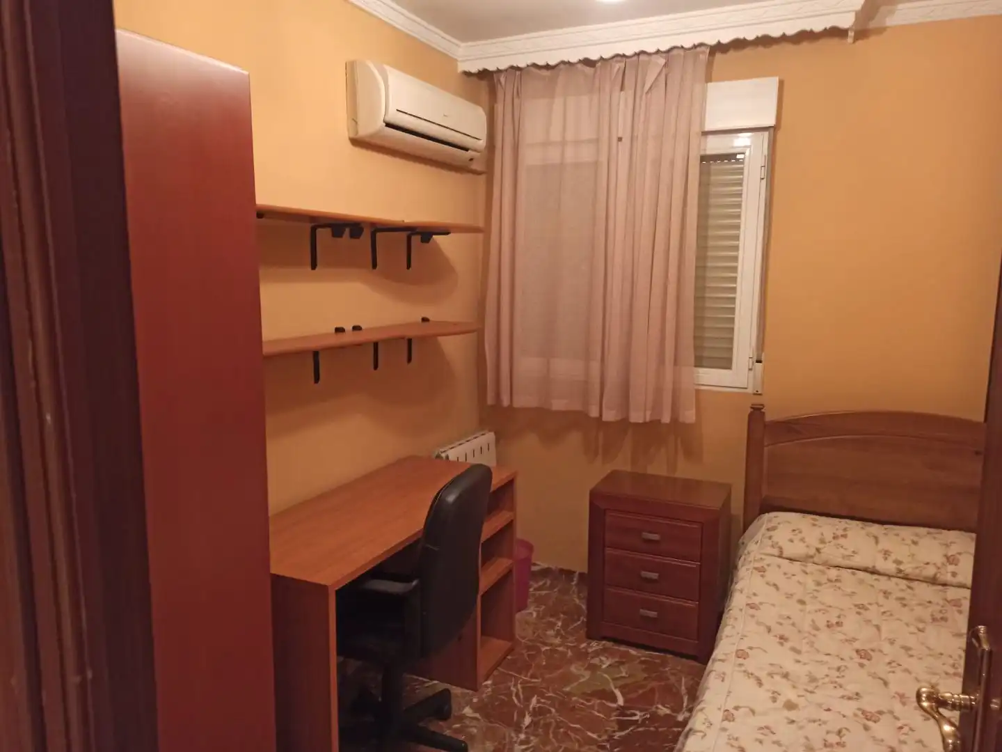 Schlafzimmer von Wohnung zur Miete in  Granada Capital mit Klimaanlage