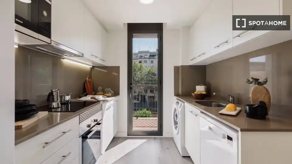 Cuina de Apartament per a compartir en Barcelona amb Aire condicionat, Terrassa i Moblat