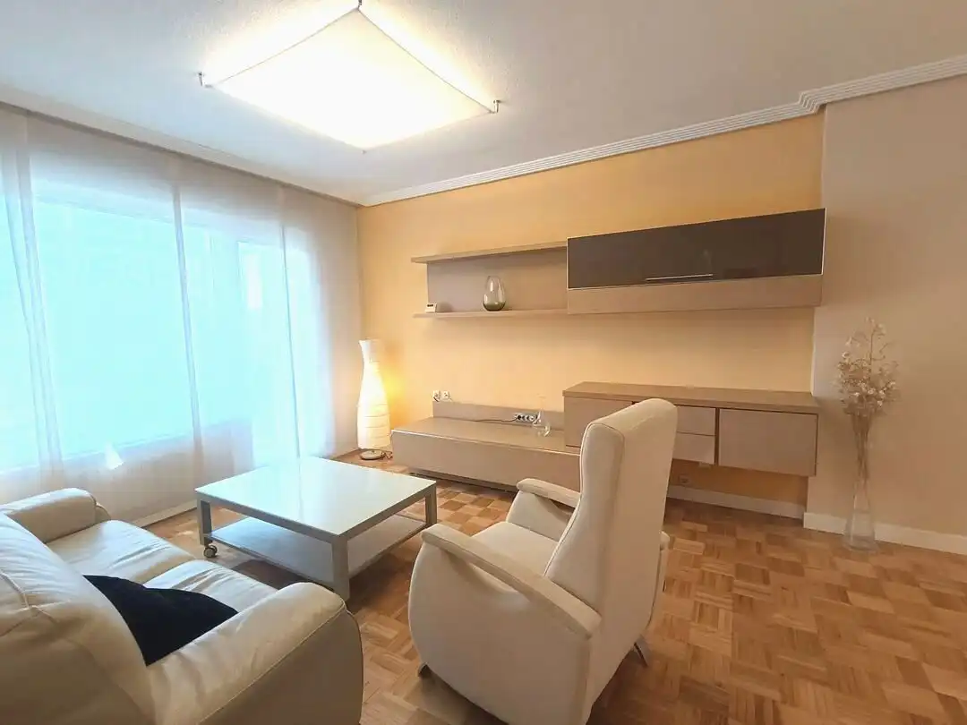 Sala d'estar de Pis de lloguer en  Pamplona / Iruña amb Calefacció i Terrassa