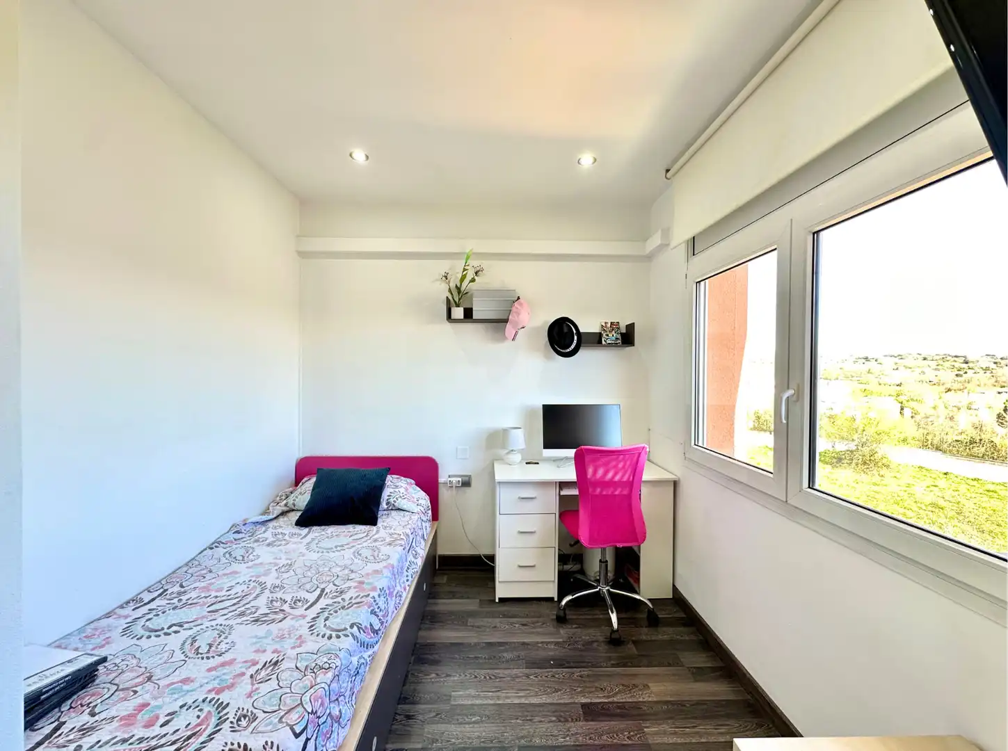 Bedroom of Houses for sale in Torelló  with Air Conditioner, Heating and Private garden