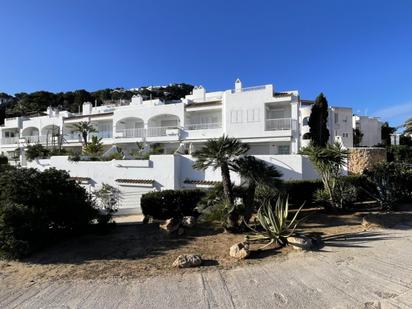 Vista exterior de Apartament en venda en Santa Eulària des Riu amb Piscina