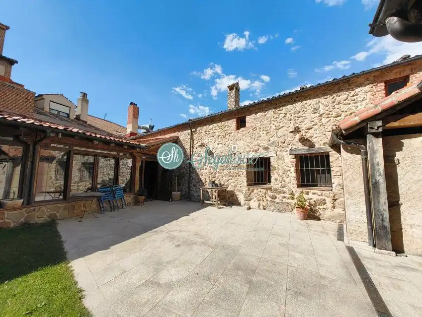 Vista exterior de Casa o xalet en venda en Espirdo amb Calefacció