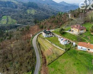 Vista exterior de Casa o xalet en venda en Oviedo  amb Calefacció, Jardí privat i Terrassa