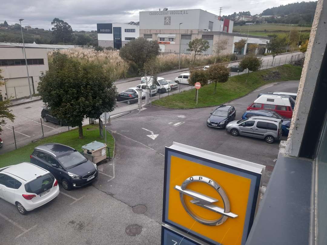 Aparcament de Nau industrial en venda en Urduliz