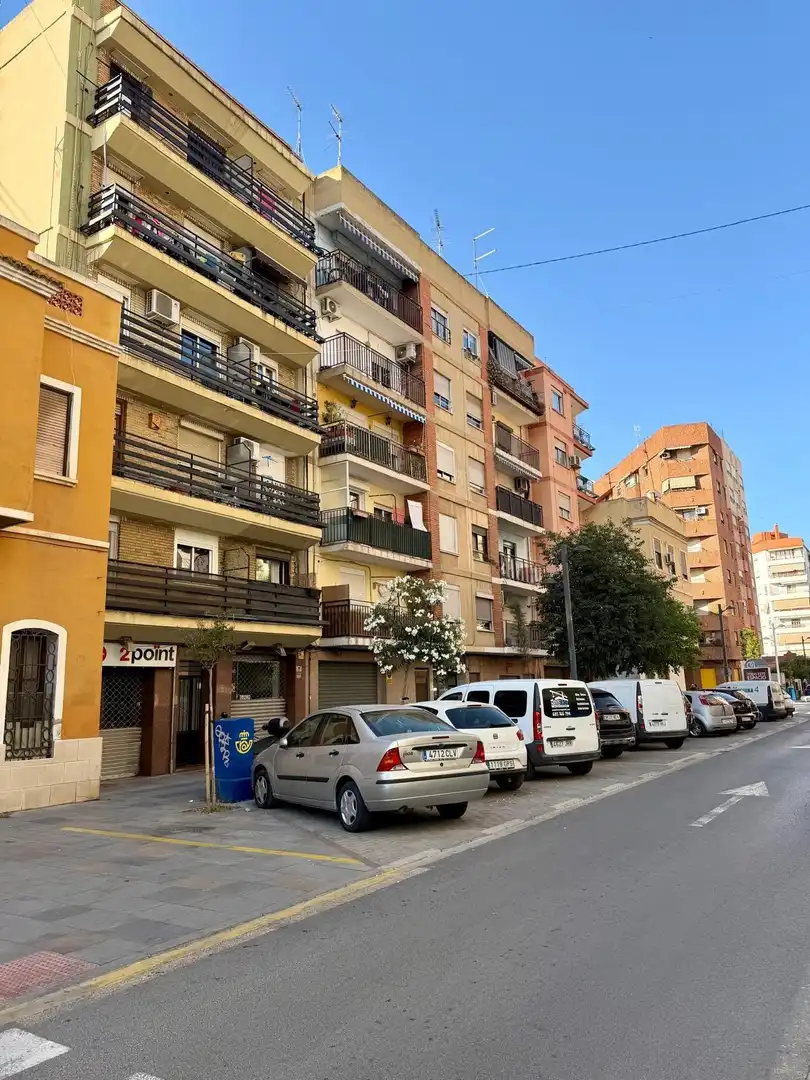 Vista exterior de Pis en venda en Mislata amb Balcó