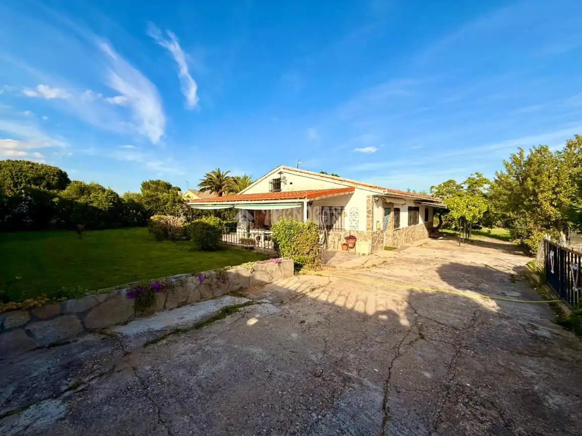 Vista exterior de Casa o chalet en venta en Serracines con Calefacción, Jardín privado y Terraza