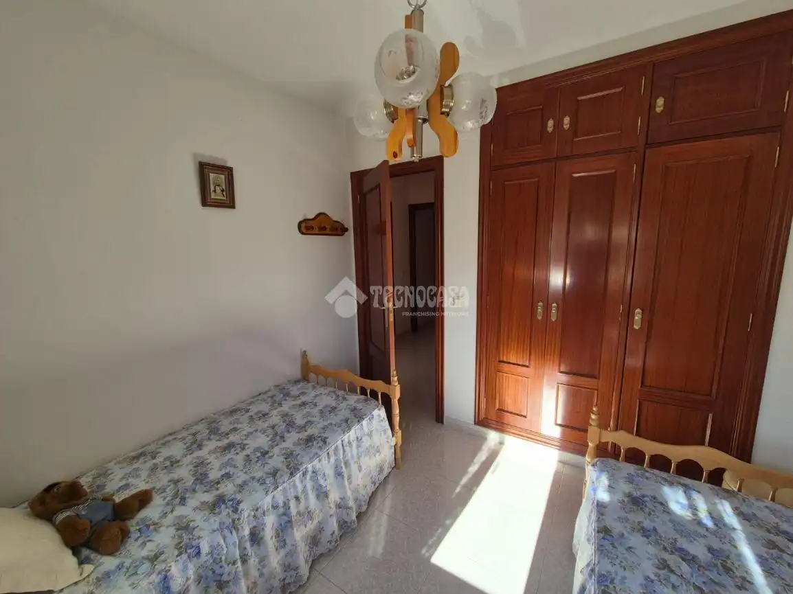 Schlafzimmer von Einfamilien-Reihenhaus zum Verkauf in Jadraque mit Heizung