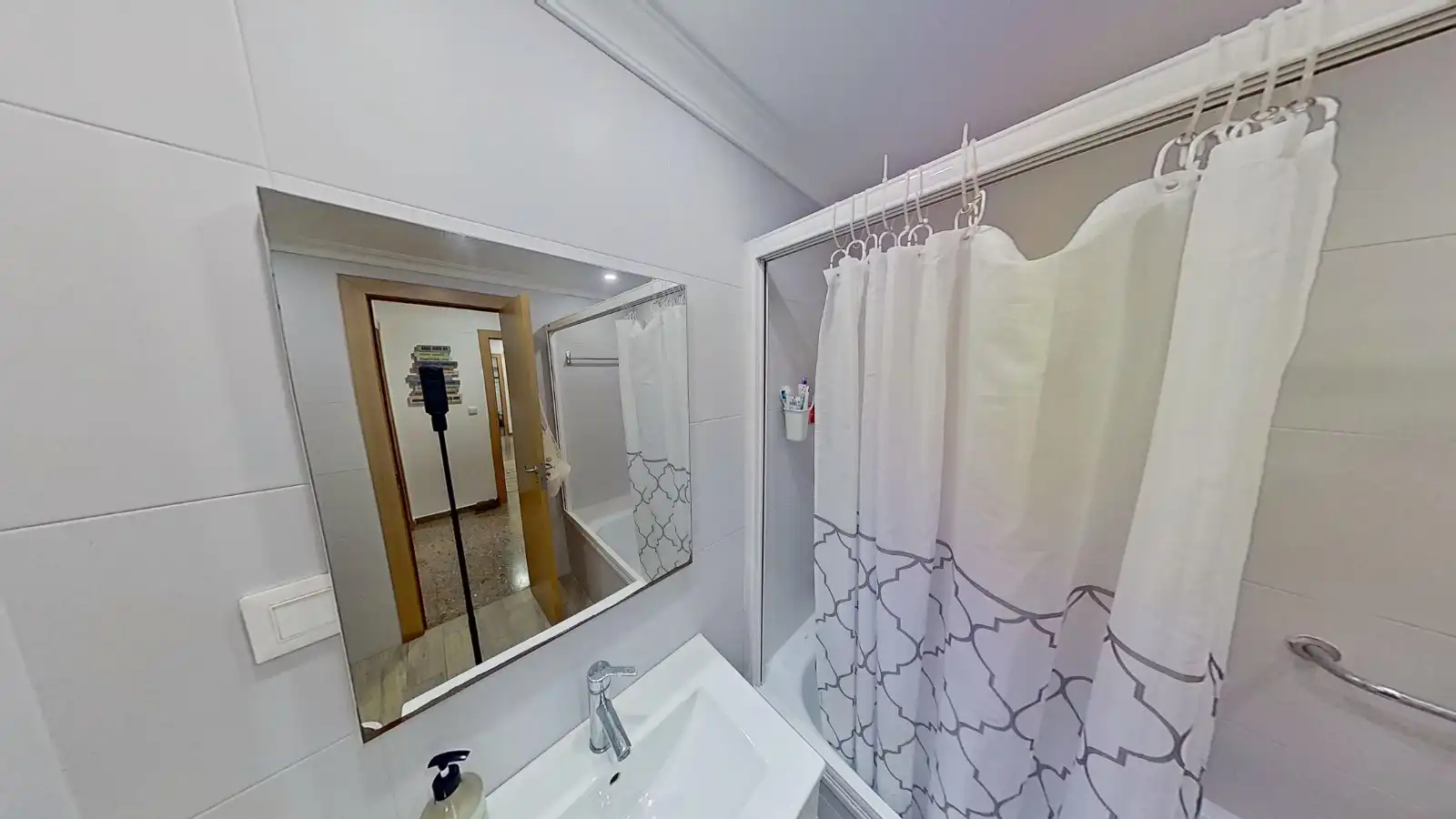 Bany de Pis en venda en Valencia amb Aire condicionat, Terrassa i Balcó