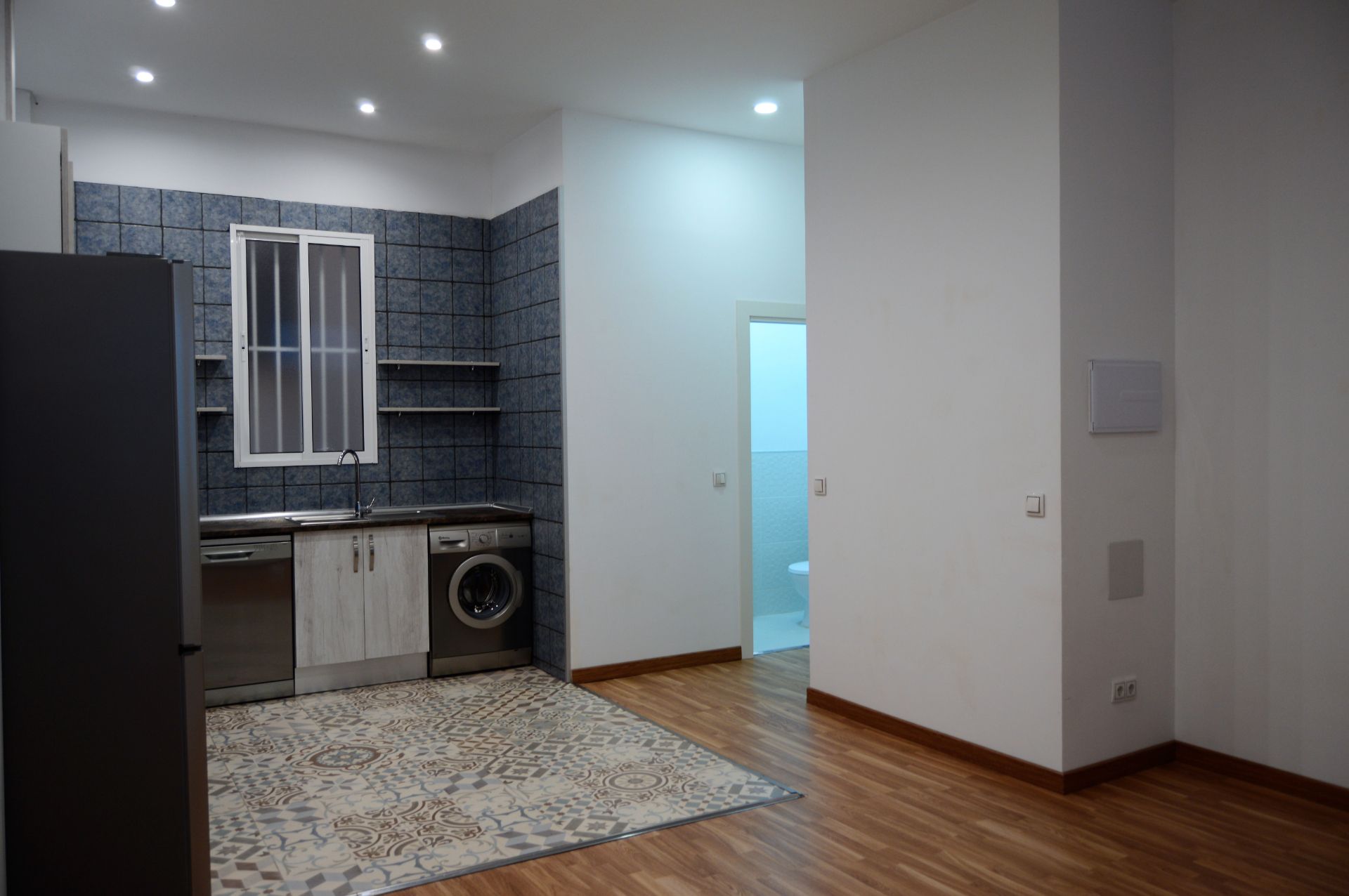 Kitchen of Flat for sale in  Madrid Capital  with Heating, Oven and Washing machine