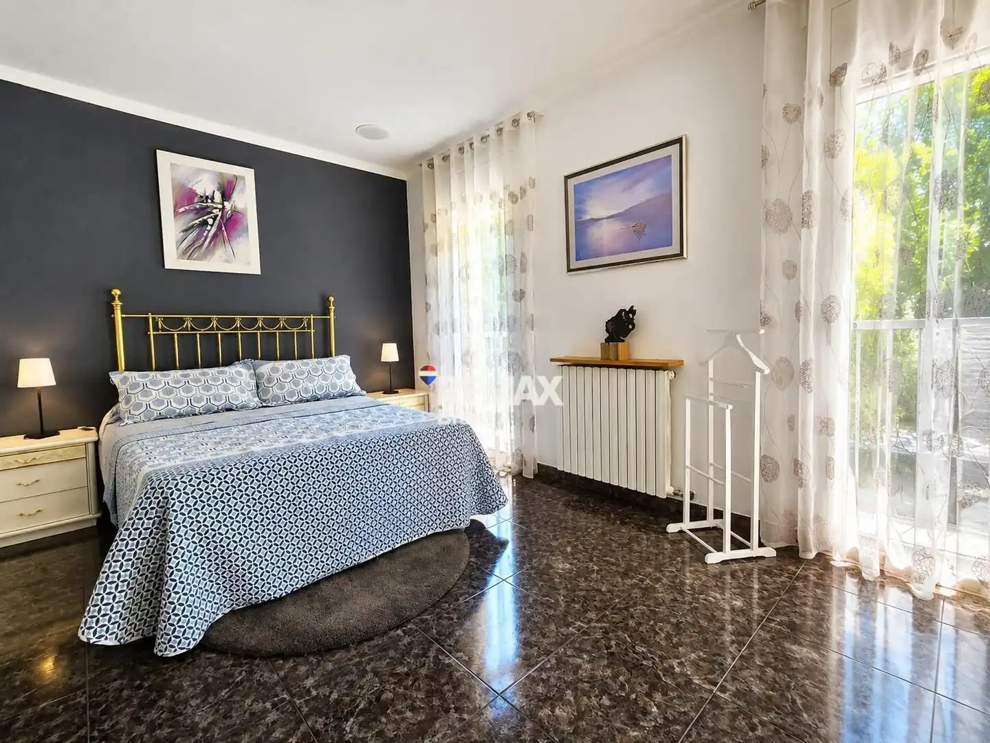 Dormitori de Casa adosada en venda en Olot amb Calefacció, Balcó i Alarma