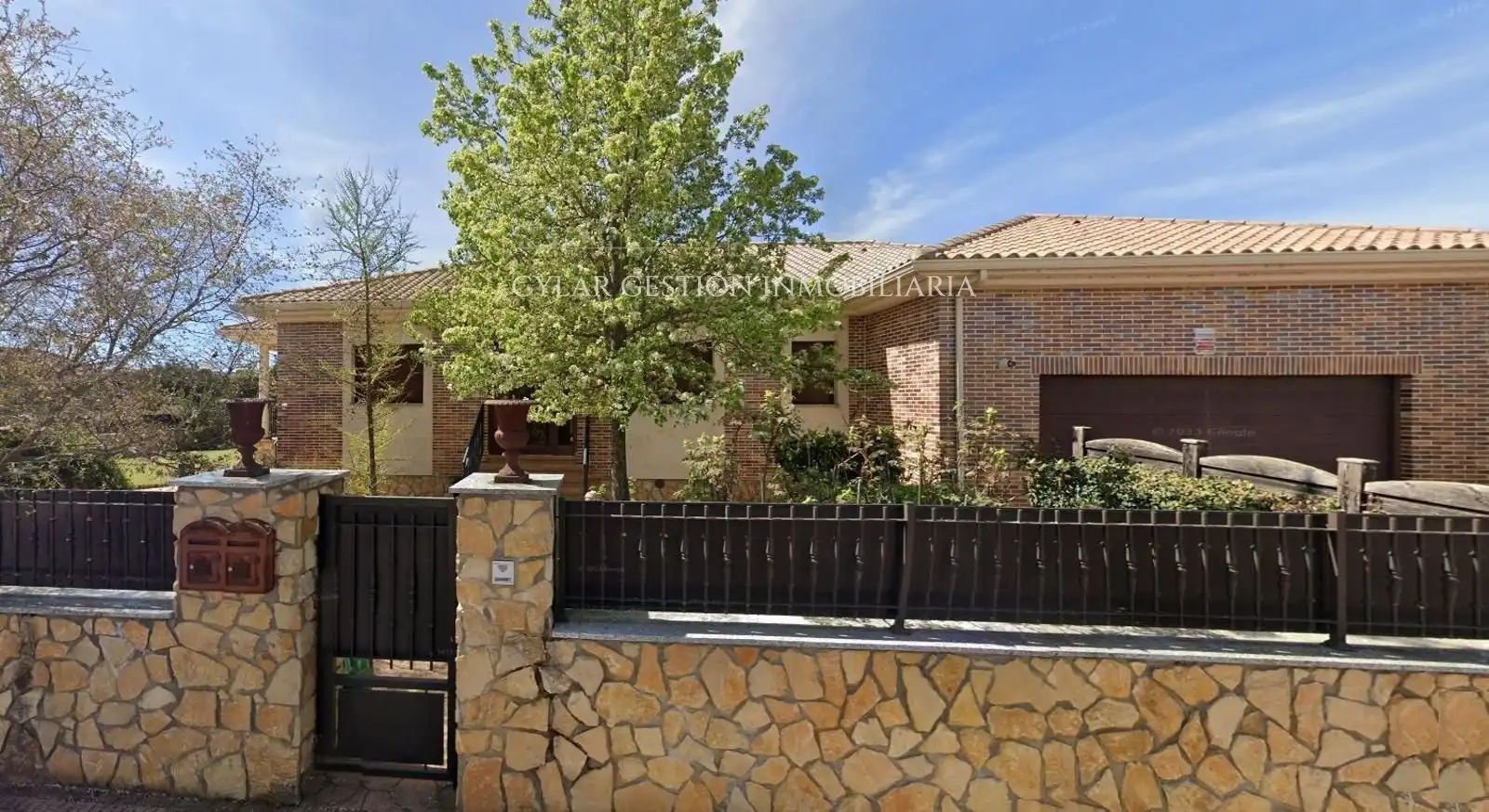 Vista exterior de Casa o chalet en venta en San Cristóbal de la Cuesta con Calefacción, Parquet y Terraza