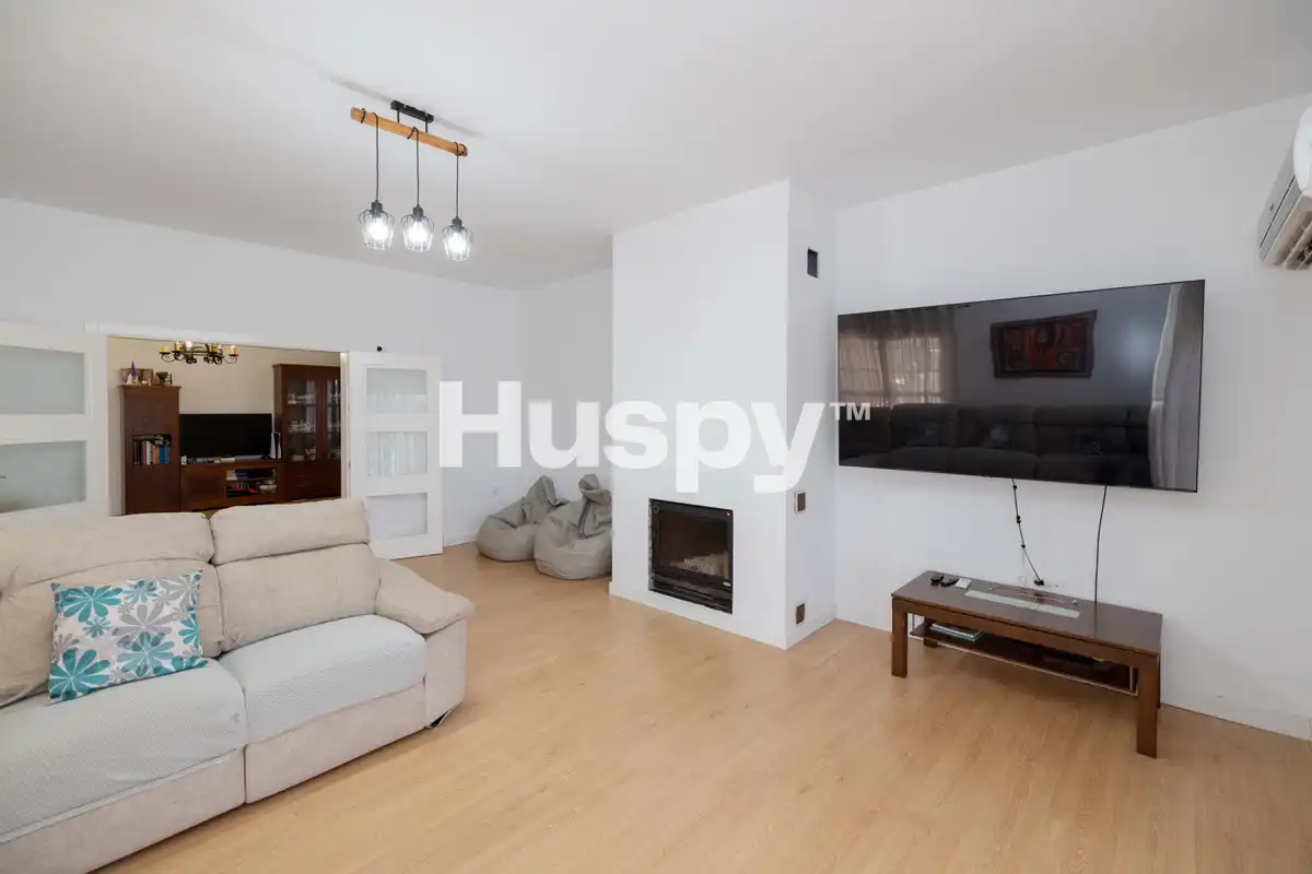 Chalet con terraza en venta en Calle Carlos Cano, imagen 6