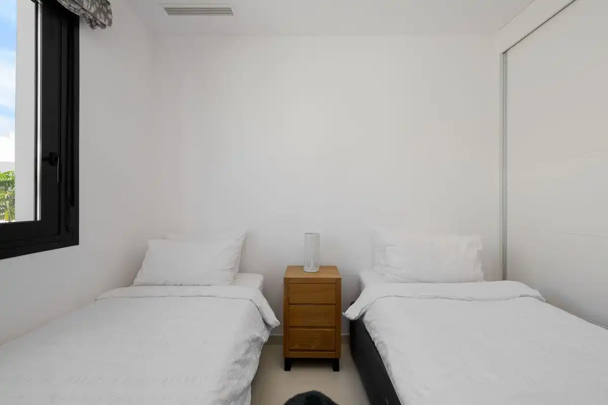 Dormitori de Casa o xalet en venda en Marbella amb Terrassa, Alarma i Piscina comunitària
