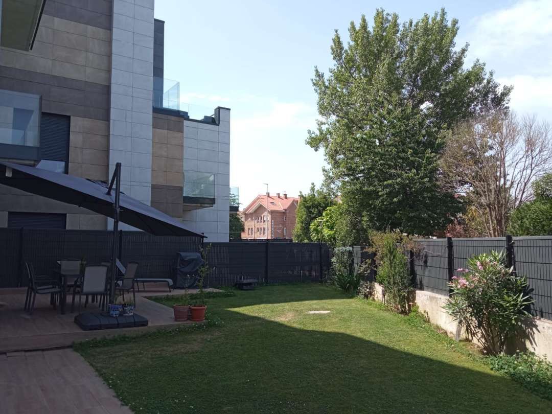 Jardí de Pis en venda en Santa Cruz de Bezana amb Calefacció, Jardí privat i Traster