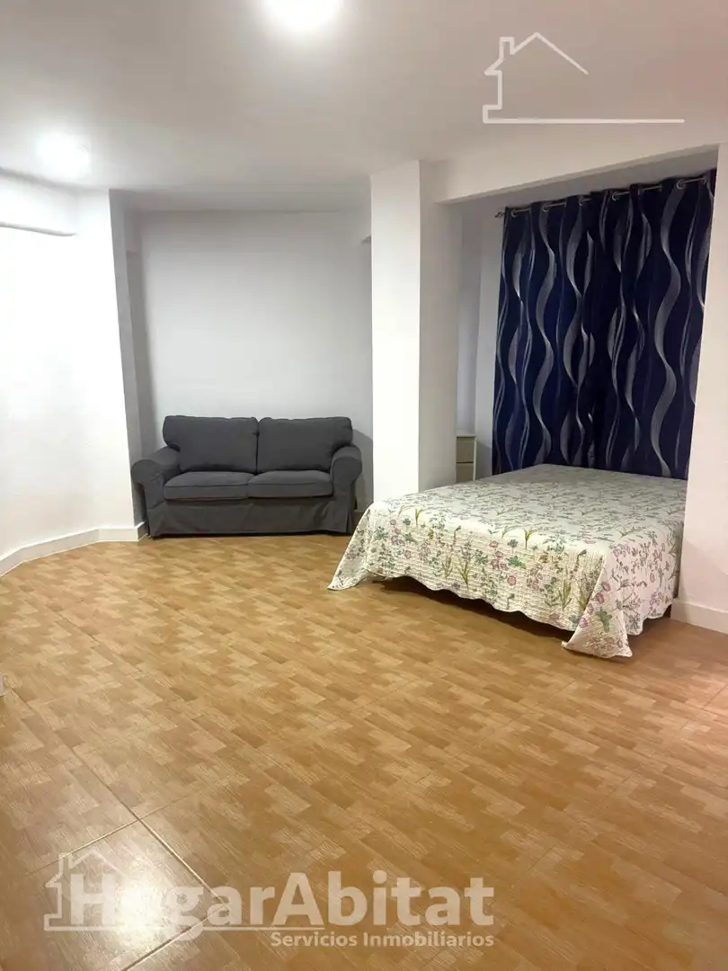 Habitación de Piso en venta en Valencia con Calefacción y Balcón