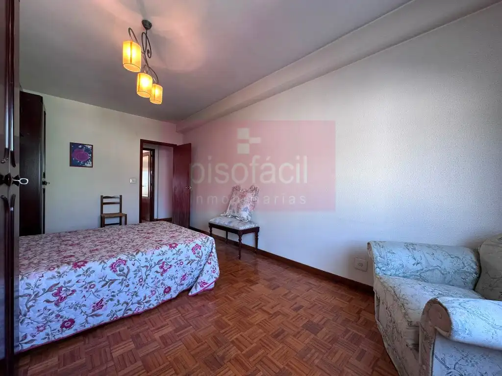 Bedroom of Flat for sale in Lugo