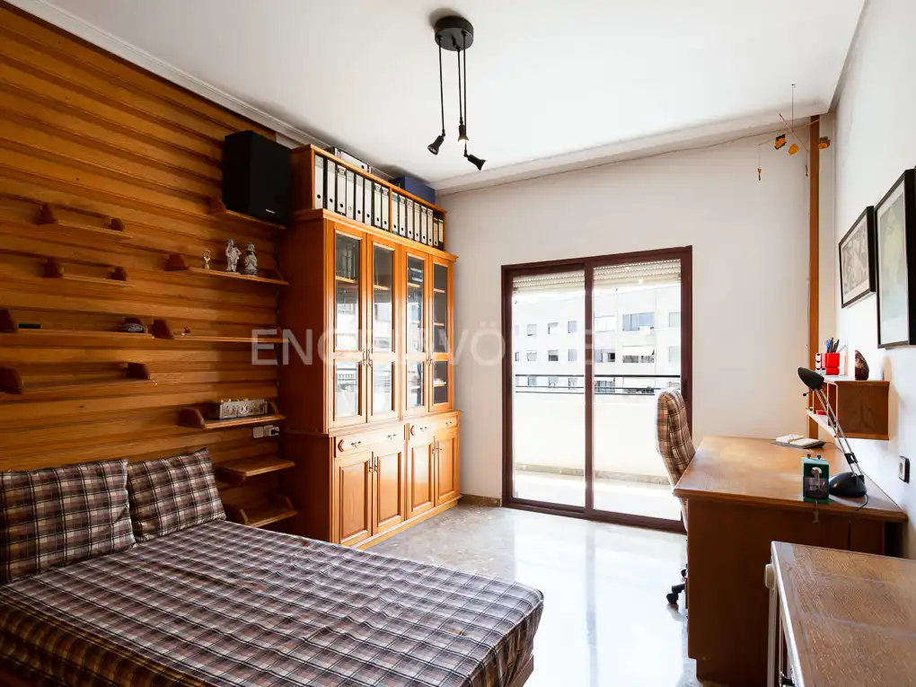 Bedroom of Flat for sale in Valencia  with Air Conditioner, Heating and Balcony