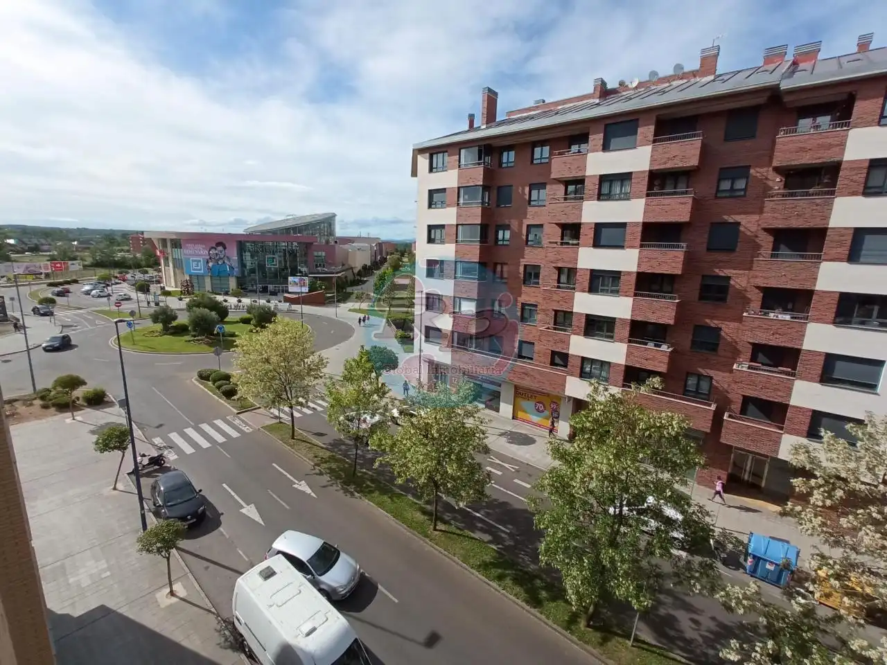 Vista exterior de Piso en venta en León Capital  con Calefacción, Parquet y Terraza