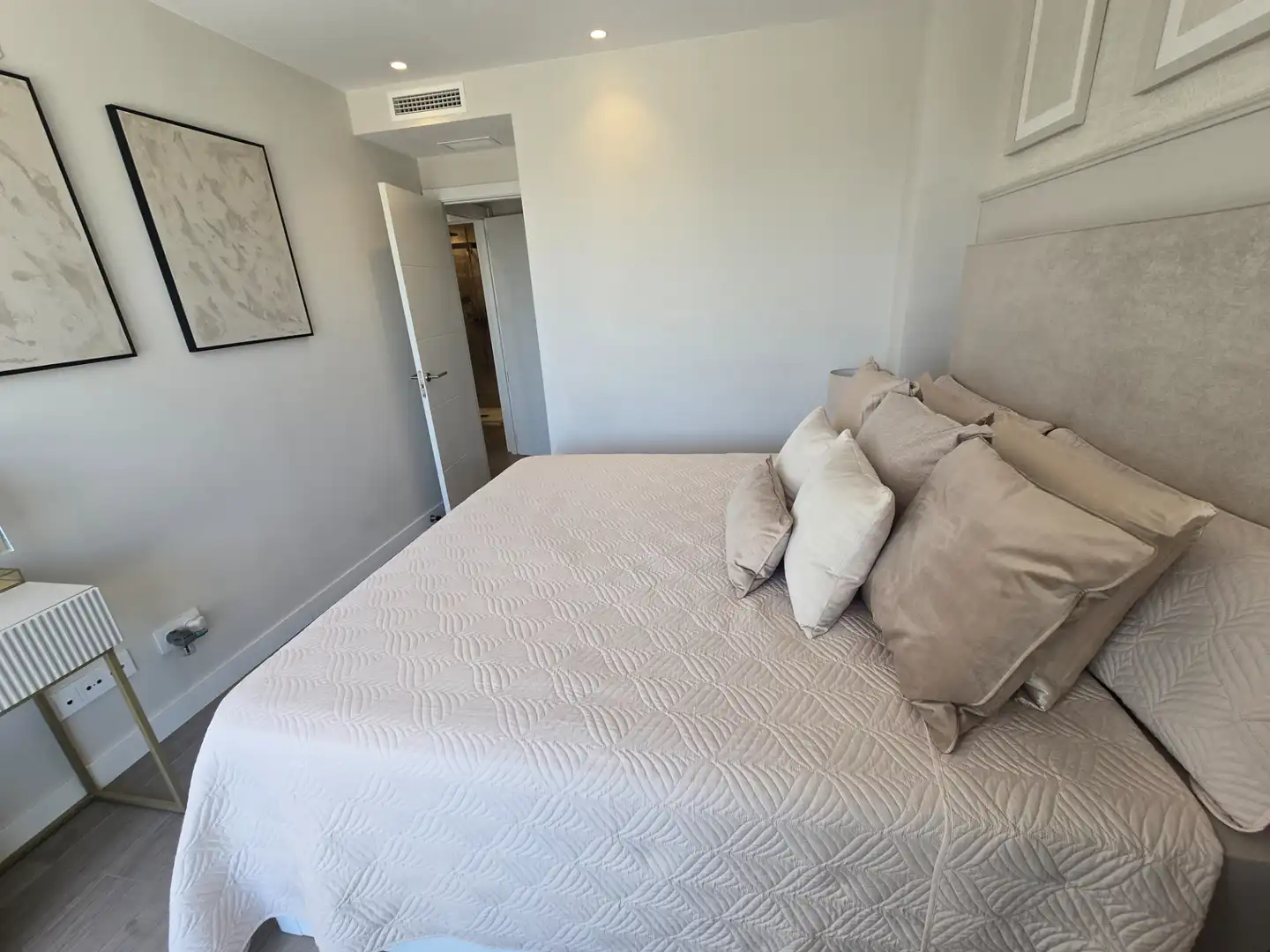 Bedroom of Flat for sale in Mijas  with Air Conditioner, Heating and Terrace