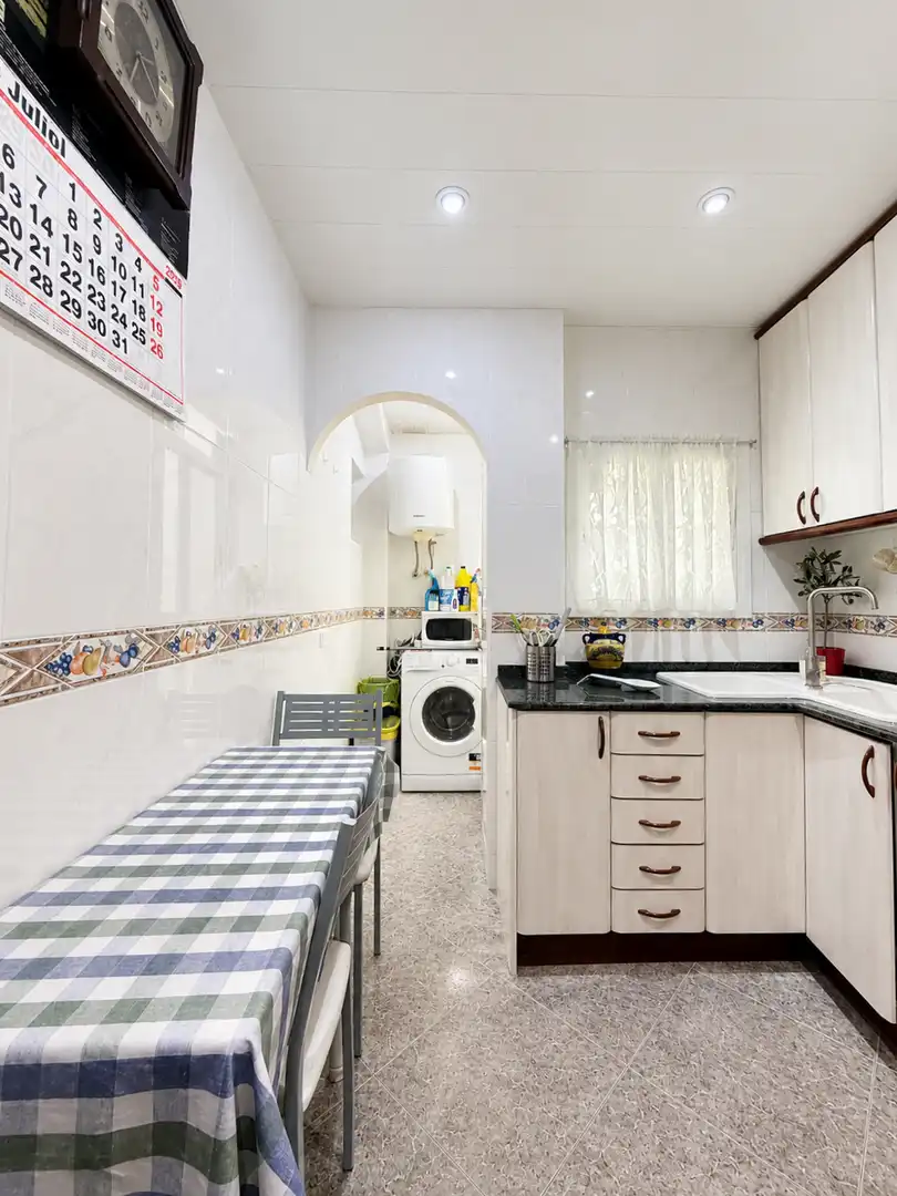 Cocina de Piso en venta en Badalona con Calefacción, Horno y Balcón