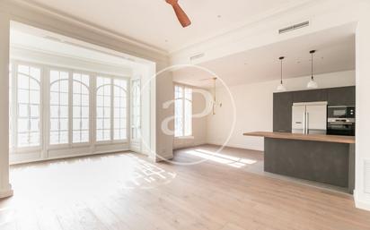 Living room of Flat to rent in  Barcelona Capital  with Air Conditioner and Balcony