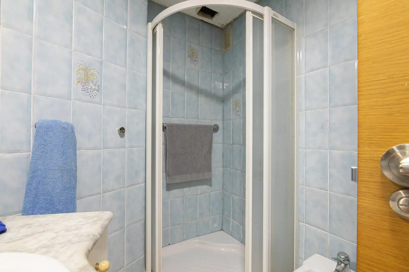Badezimmer von Wohnung zum Verkauf in Elche / Elx mit Klimaanlage, Heizung und Balkon