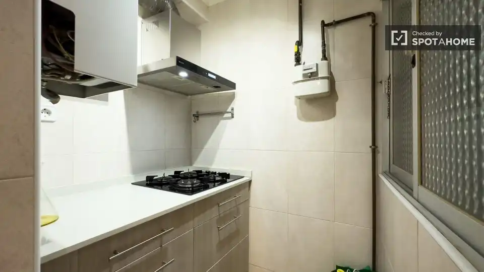 Cocina de Piso para compartir en Sant Adrià de Besòs con Aire acondicionado, Calefacción y Amueblado