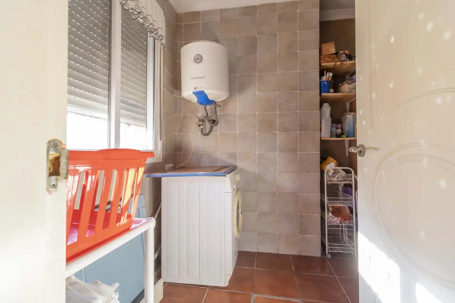 Cuina de Casa o xalet en venda en Alcalá de Guadaira amb Aire condicionat, Terrassa i Piscina