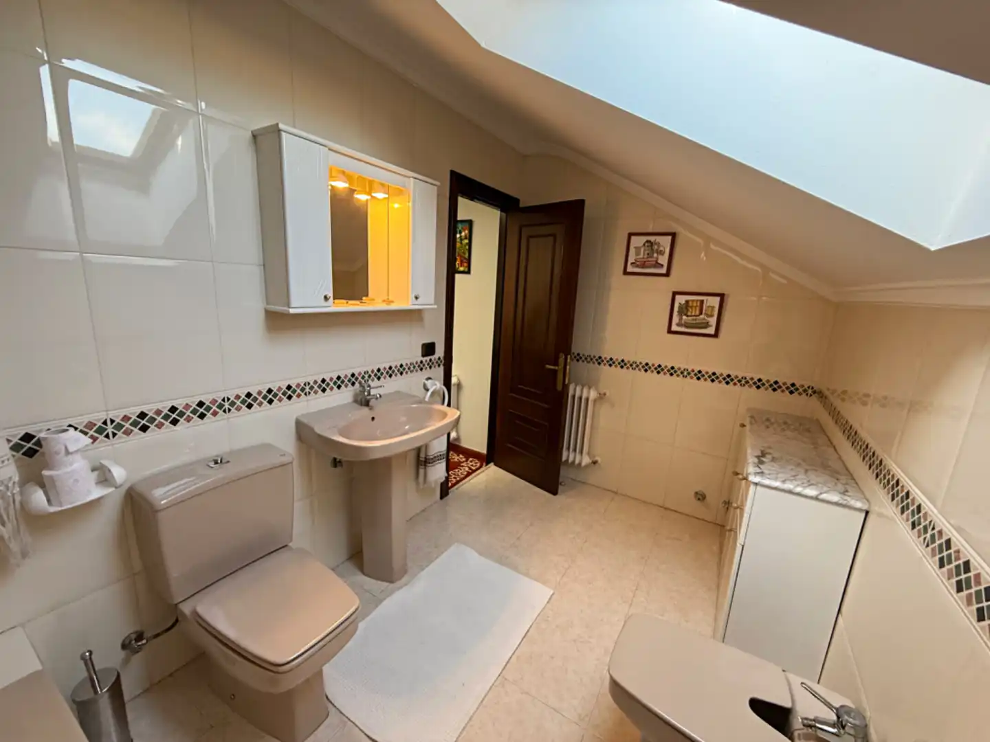 Baño de Casa adosada en venta en Oviedo  con Calefacción, Jardín privado y Parquet