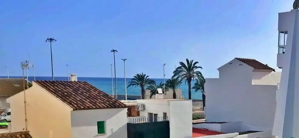 Vista exterior de Apartamento en venta en Vélez-Málaga con Terraza, Amueblado y Piscina comunitaria