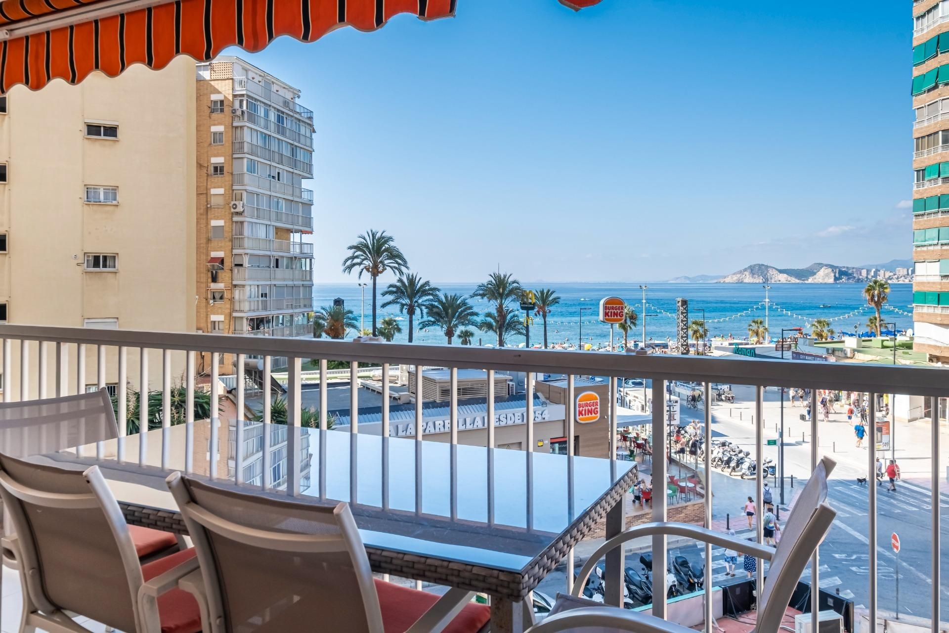 Habitación de Apartamento de alquiler en Benidorm con Aire acondicionado, Jardín privado y Terraza