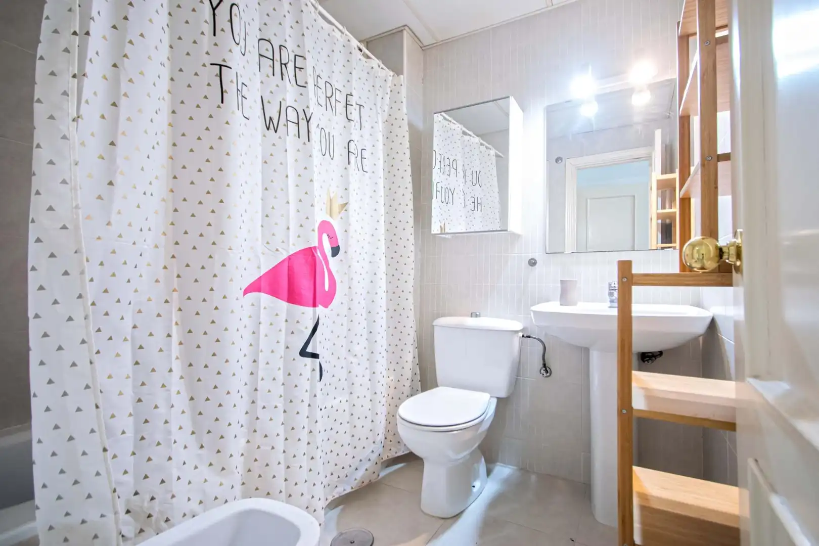 Bathroom of Flat for sale in Sevilla  with Air Conditioner and Heating