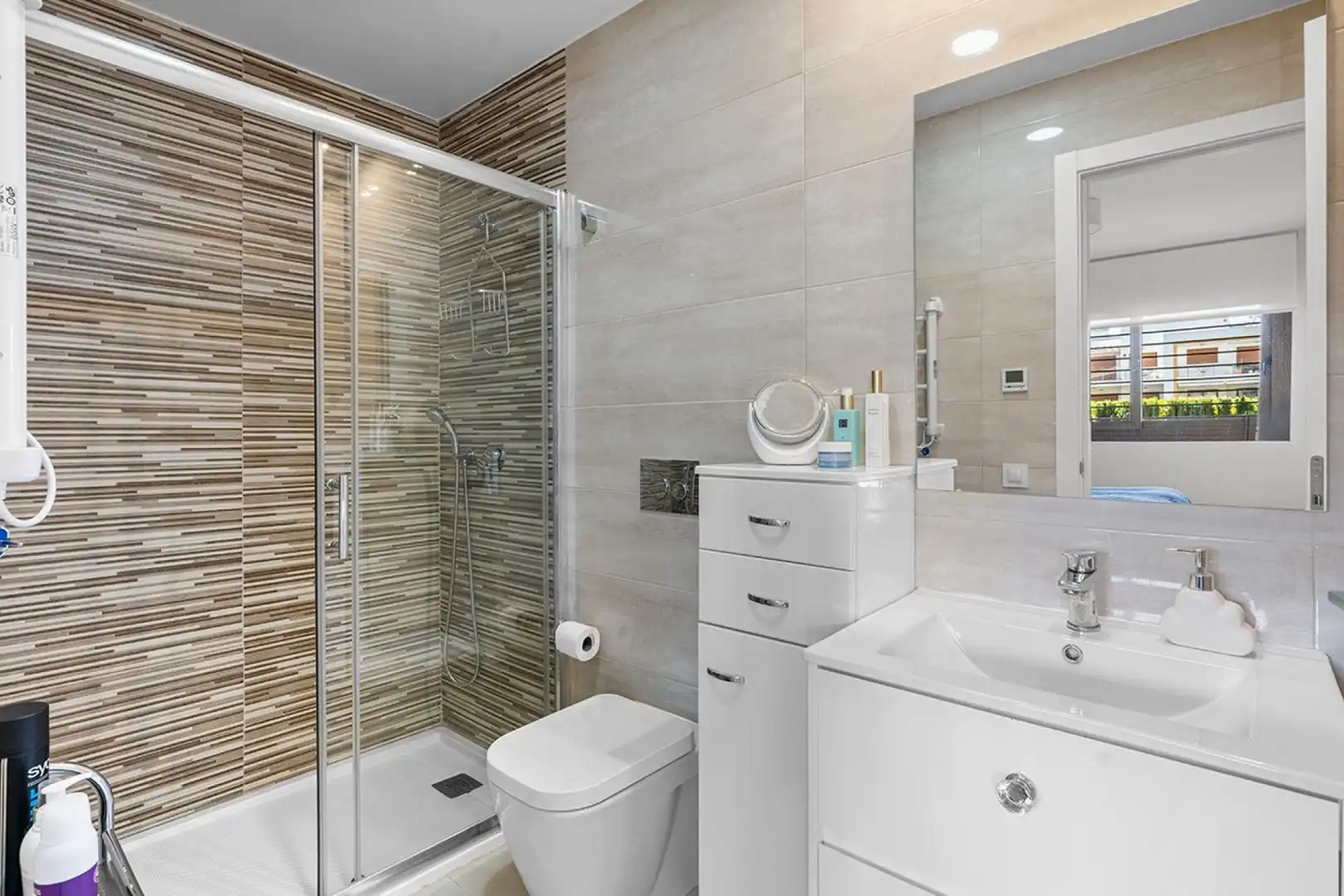 Baño de Piso en venta en Orihuela con Aire acondicionado, Calefacción y Jardín privado
