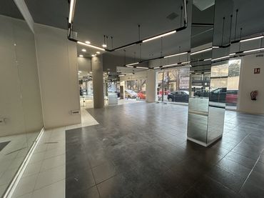 Business premises to rent in Centre